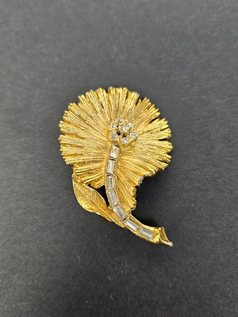 Vtg Flower Dandelion Gold Tone Brooch Pin Textured Clear Rhinestone Baguette
